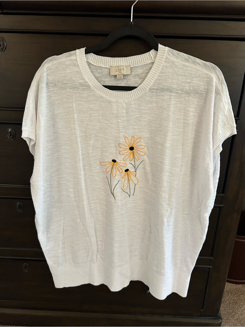 NWT New LOFT White Short Sleeve Knit Top Sweater with Yellow Floral Design XL